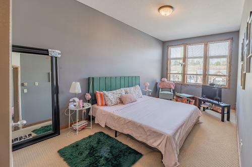 4-519 13Th Street, Invermere, BC - Indoor Photo Showing Bedroom