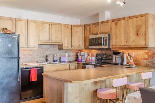 4-519 13Th Street, Invermere, BC - Indoor Photo Showing Kitchen