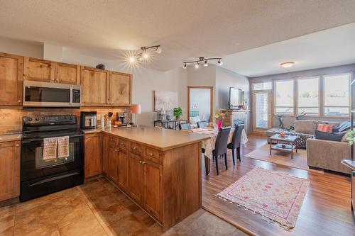 4-519 13Th Street, Invermere, BC - Indoor Photo Showing Kitchen