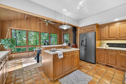 20 Caledon Mountain Drive, Caledon, ON - Indoor Photo Showing Kitchen