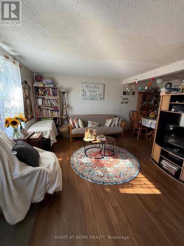1013 Cloister Gardens, Ottawa, ON - Indoor Photo Showing Living Room