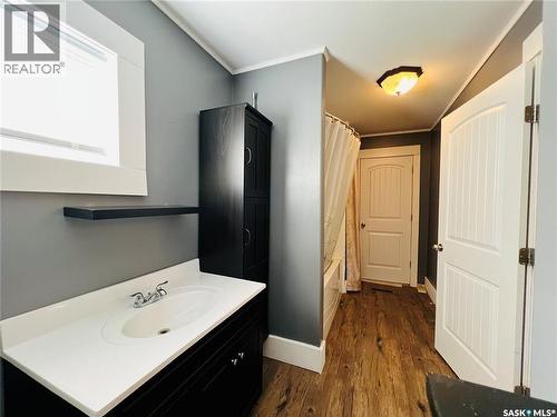 82 3Rd Avenue E, Central Butte, SK - Indoor Photo Showing Bathroom