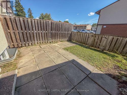 64 - 2570 Southvale Crescent, Ottawa, ON - Outdoor
