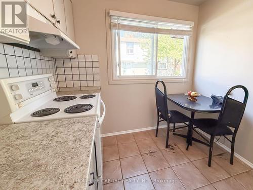 64 - 2570 Southvale Crescent, Ottawa, ON - Indoor Photo Showing Kitchen