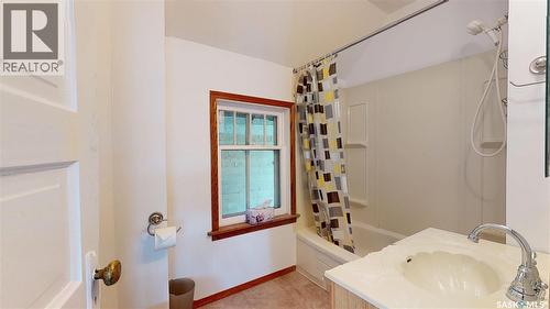 2053 Rae Street, Regina, SK - Indoor Photo Showing Bathroom