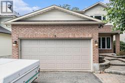 13 VESTA STREET  Ottawa, ON K2J 3Y8