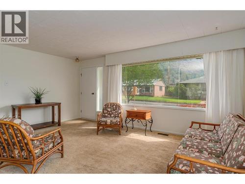 703 Hermia Crescent, Trail, BC - Indoor Photo Showing Living Room