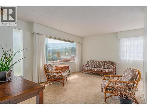 703 Hermia Crescent, Trail, BC - Indoor Photo Showing Living Room