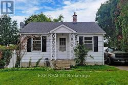 563 DEVON AVENUE  Oshawa, ON L1H 1R9