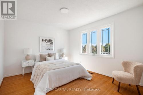58 Horizon Court, Richmond Hill, ON - Indoor Photo Showing Bedroom