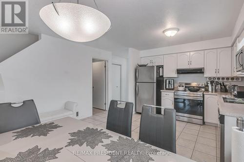 31 Chester Drive N, Cambridge, ON - Indoor Photo Showing Kitchen