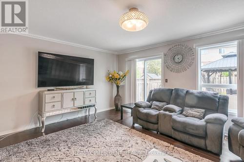 31 Chester Drive N, Cambridge, ON - Indoor Photo Showing Living Room