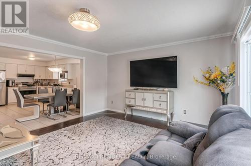 31 Chester Drive N, Cambridge, ON - Indoor Photo Showing Living Room