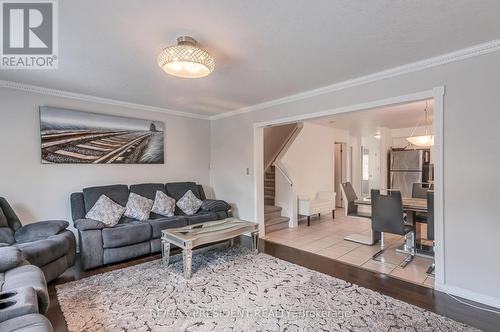 31 Chester Drive N, Cambridge, ON - Indoor Photo Showing Living Room