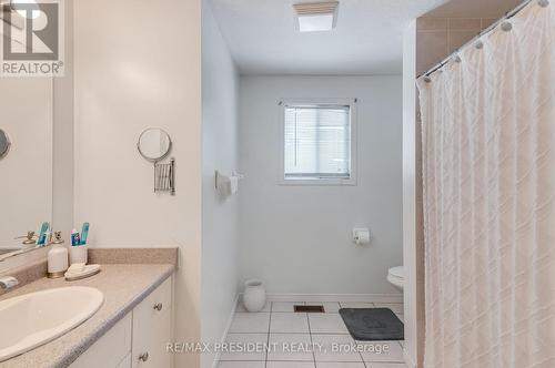 31 Chester Drive N, Cambridge, ON - Indoor Photo Showing Bathroom