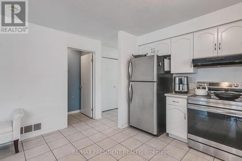 31 Chester Drive N, Cambridge, ON - Indoor Photo Showing Kitchen