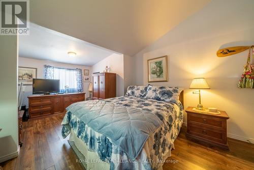 2674 Smith Road, Frontenac (Frontenac North), ON - Indoor Photo Showing Bedroom