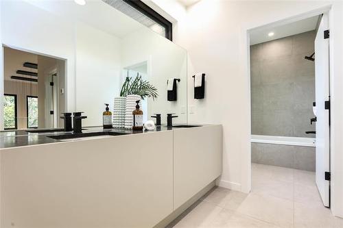 14 Ike Kraut Pl, Winnipeg, MB 