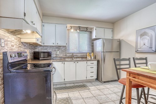 5 Golden Appleway N/A, Toronto, ON - Indoor Photo Showing Kitchen With Double Sink