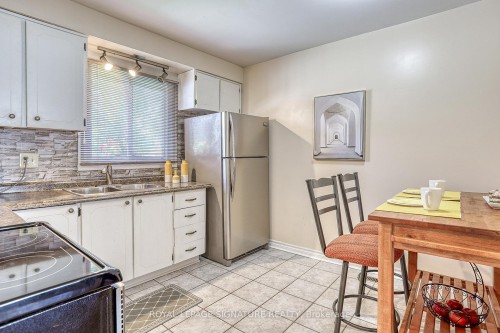 5 Golden Appleway N/A, Toronto, ON - Indoor