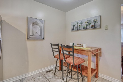 5 Golden Appleway N/A, Toronto, ON - Indoor