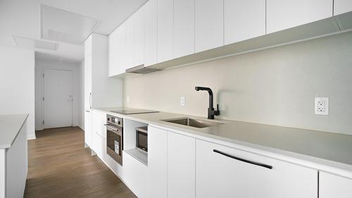 Cuisine - 2308-1160 Rue Mackay, Montréal (Ville-Marie), QC - Indoor Photo Showing Kitchen With Upgraded Kitchen