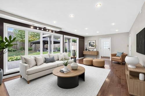 Family room - 12 Place Redfern, Beaconsfield, QC - Indoor Photo Showing Living Room