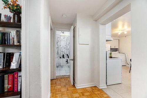 Passageway - 2-6415 Rue Laurendeau, Montréal (Le Sud-Ouest), QC - Indoor