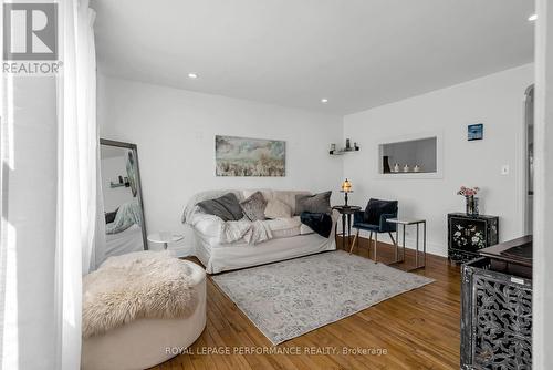 543 Fifth Street E, Cornwall, ON - Indoor Photo Showing Living Room
