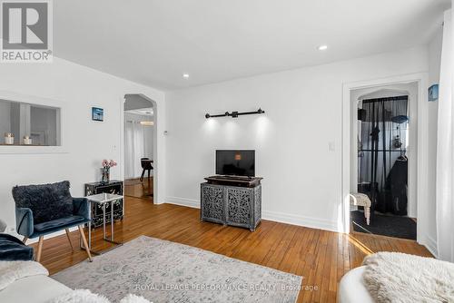 543 Fifth Street E, Cornwall, ON - Indoor Photo Showing Living Room