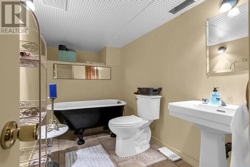 543 Fifth Street E, Cornwall, ON - Indoor Photo Showing Bathroom