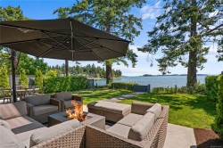 10383 Allbay Rd  Sidney, BC V8L 2N8