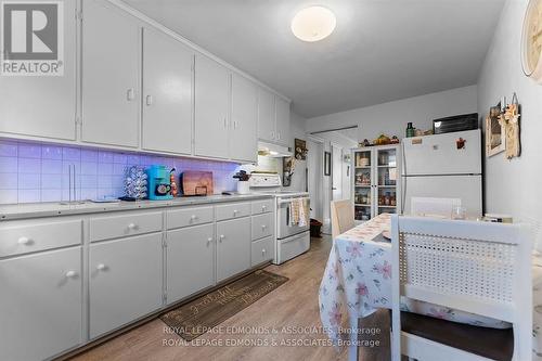 Unit A kitchen - 7 Isabella Street, Pembroke, ON - Indoor Photo Showing Bedroom
