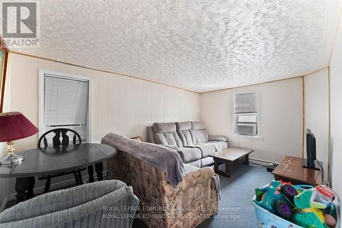 Unit B living room - 7 Isabella Street, Pembroke, ON - Indoor Photo Showing Living Room