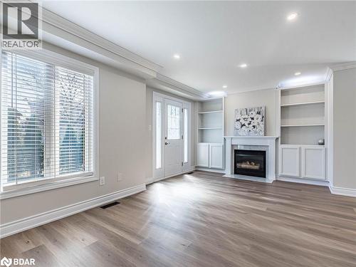 455 Apache Court Unit# 62, Mississauga, ON - Indoor Photo Showing Living Room With Fireplace