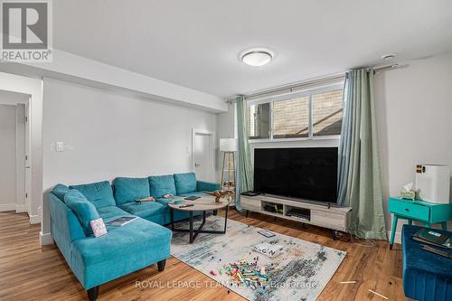 1400 Mayview Avenue, Ottawa, ON - Indoor Photo Showing Living Room