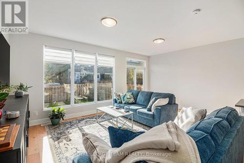 1400 Mayview Avenue, Ottawa, ON - Indoor Photo Showing Living Room