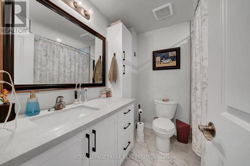 377 Linden Street, Oshawa (Donevan), ON - Indoor Photo Showing Bathroom
