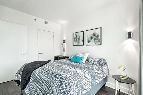 Bedroom - 1605-1800 Boul. René-Lévesque O., Montréal (Ville-Marie), QC - Indoor Photo Showing Bedroom