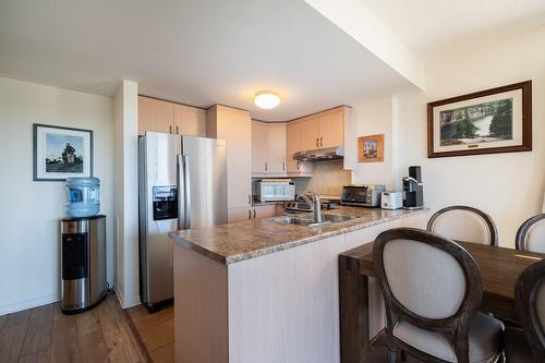 Cuisine - 602-480 Boul. Galland, Dorval, QC - Indoor Photo Showing Kitchen With Double Sink