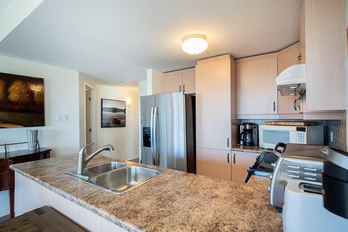 Cuisine - 602-480 Boul. Galland, Dorval, QC - Indoor Photo Showing Kitchen With Double Sink