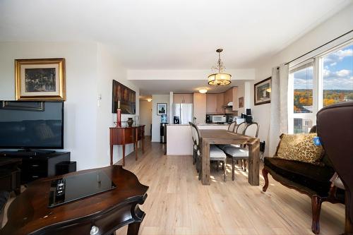 Salon - 602-480 Boul. Galland, Dorval, QC - Indoor Photo Showing Other Room