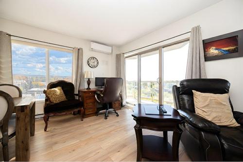 Salon - 602-480 Boul. Galland, Dorval, QC - Indoor