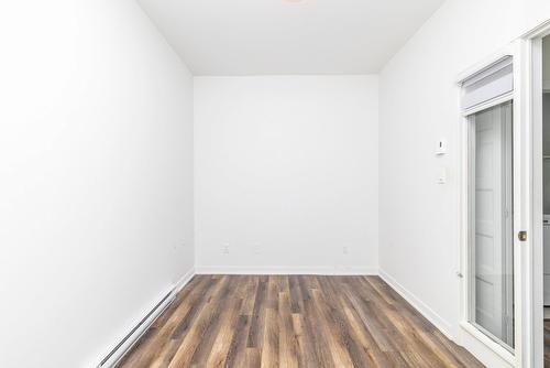 Boudoir - 806-740 Av. Victoria, Saint-Lambert, QC - Indoor Photo Showing Other Room