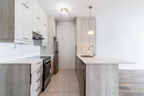 Cuisine - 806-740 Av. Victoria, Saint-Lambert, QC - Indoor Photo Showing Kitchen With Upgraded Kitchen