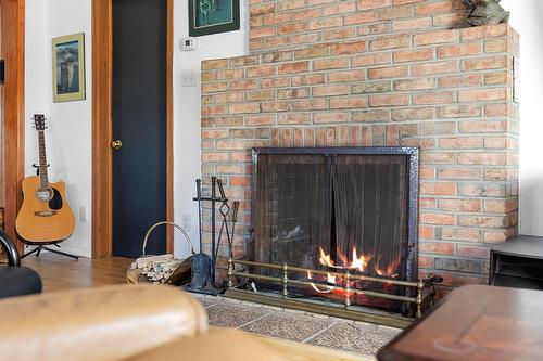 Living room - 259 Boul. Jacques-Cartier, Shannon, QC - Indoor With Fireplace