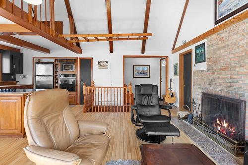 Living room - 259 Boul. Jacques-Cartier, Shannon, QC - Indoor Photo Showing Living Room With Fireplace