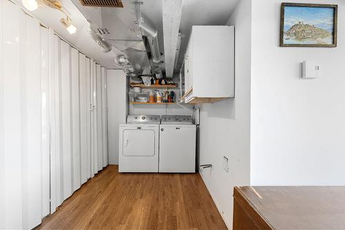 Basement - 259 Boul. Jacques-Cartier, Shannon, QC - Indoor Photo Showing Laundry Room