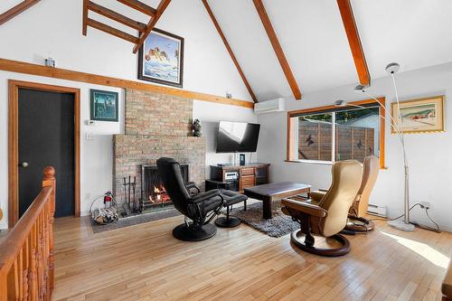 Living room - 259 Boul. Jacques-Cartier, Shannon, QC - Indoor With Fireplace
