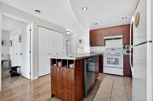 Cuisine - 6915 Av. Pierre-De Coubertin, Montréal (Mercier/Hochelaga-Maisonneuve), QC - Indoor Photo Showing Kitchen